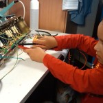 Jong geleerd oud gedaan :) IK was aan het meten en hij vroeg mij Papa mag ik ook meten? Tuurlijk maar alleen als pap het zegt.